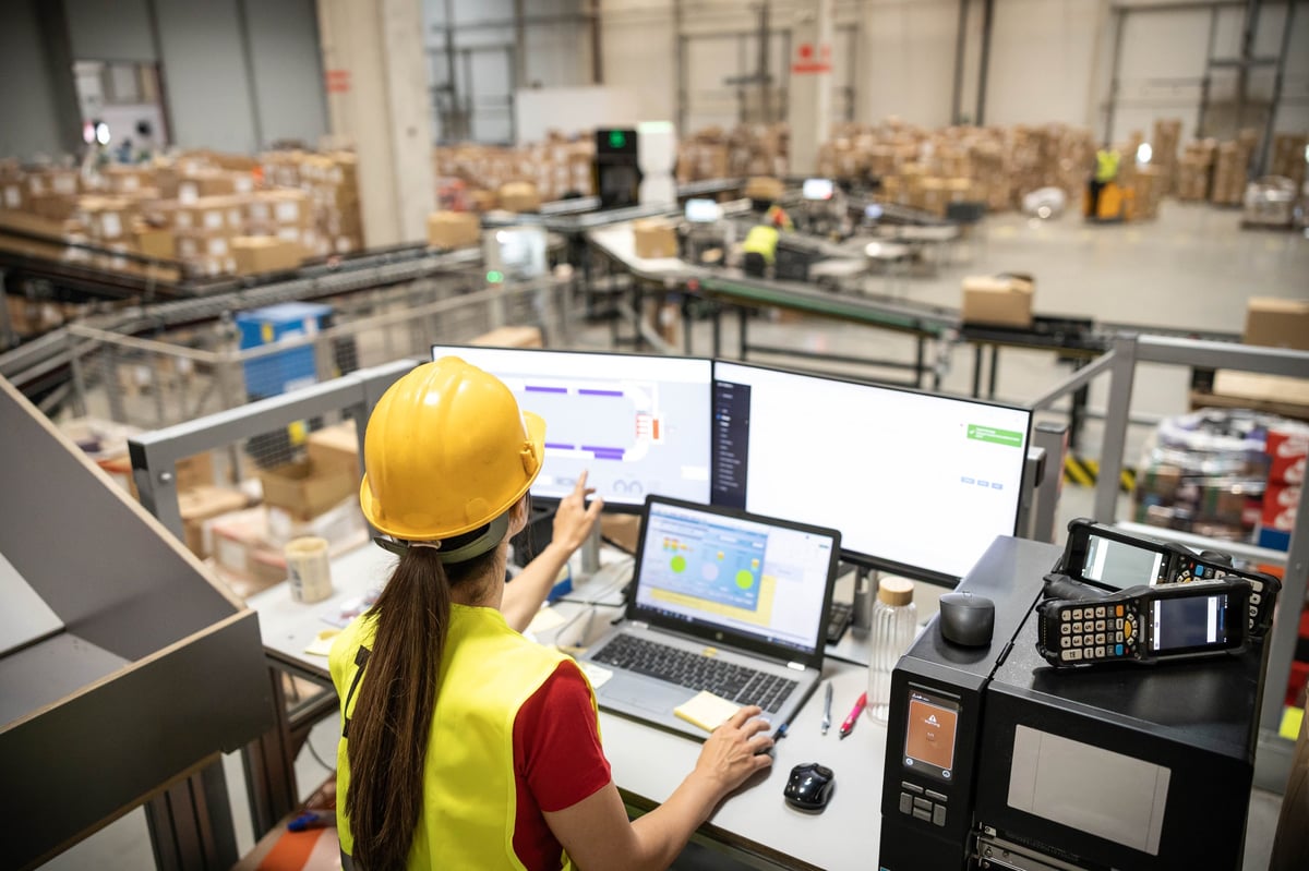 Logistics professional analyzing real-time parcel shipping and warehouse cost data to identify surcharge leakage