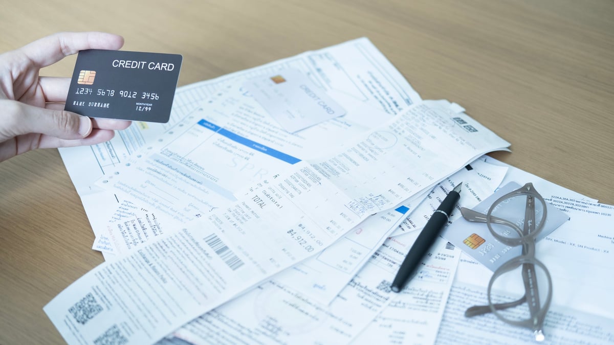 Requesting and recovering vendor credits and refunds for overbilling